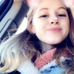 Meet your Posher, Abigail